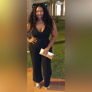 Black jumper with cutout Back Size 1xl (Cart B-130)